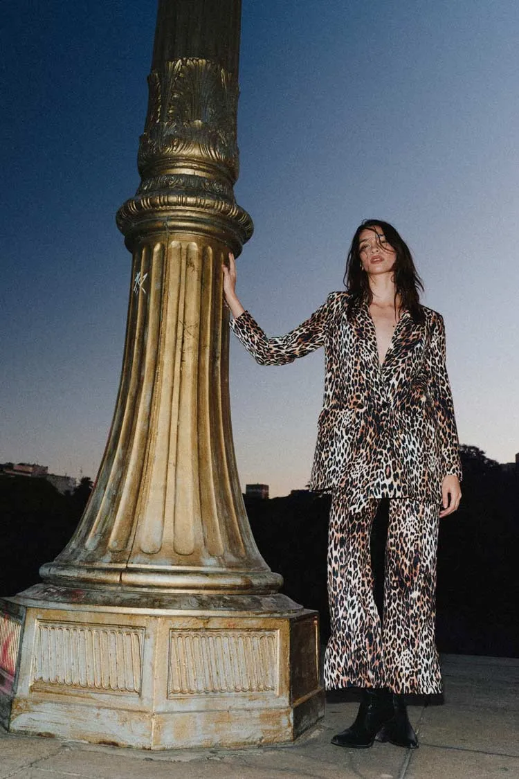 Blazer sastrero animal print, fotografía 1